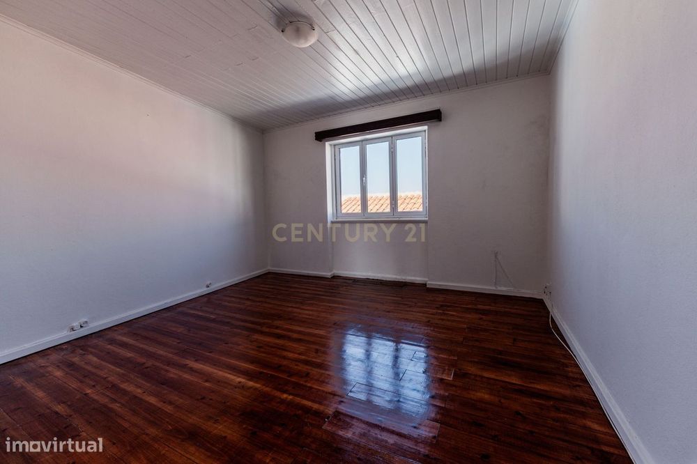 Moradia T3 com Terraço e Vista Mar em Santa Cruz, Lagoa