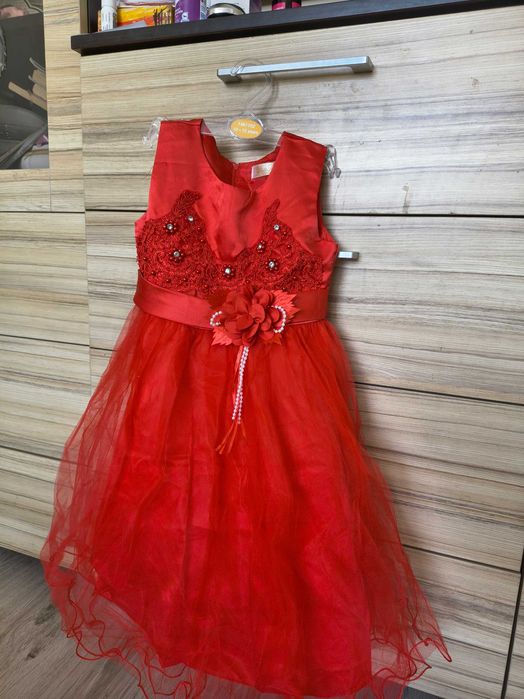 Elegancka sukienka czerwona dla dziewczynki r. 128