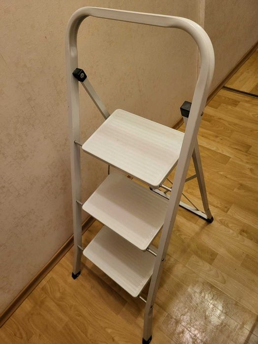 Стремянки, б/у. Для дома и сада.