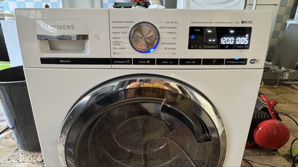 Máquina de Lavar Roupa SIEMENS IQ700  WM16XKH2ES (10 kg - 1600 rpm - Branco)