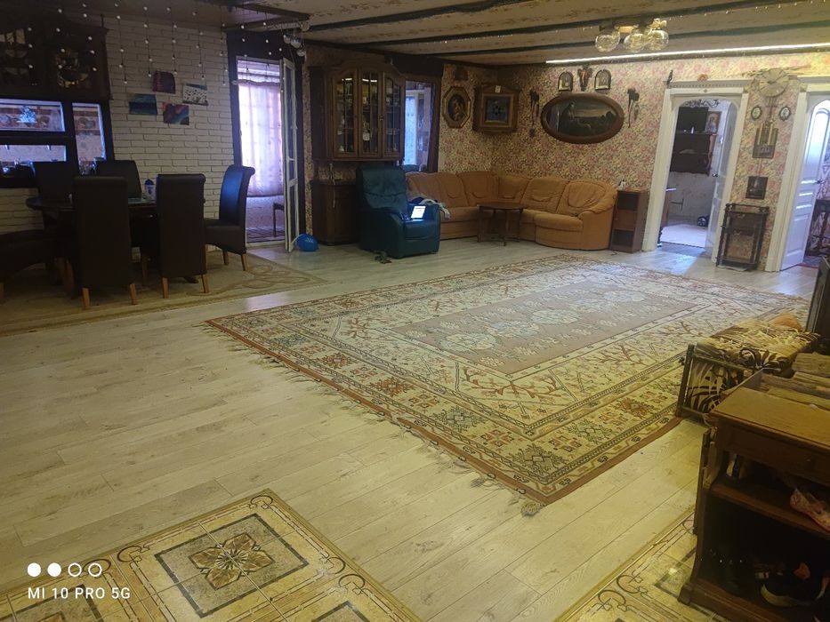 Комерційна нерухомість з будинком житловим