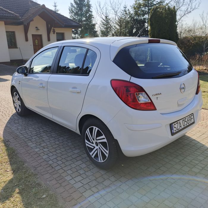 Opel Corsa D  1.4 16v Benzyna
