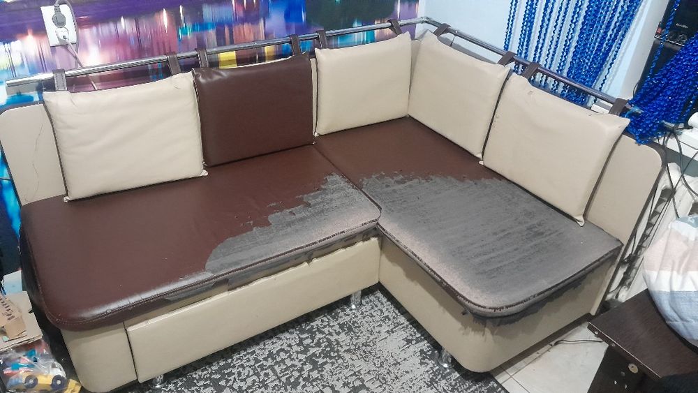 Кутовий диван розкладний зі спальним місцем під перетяжку