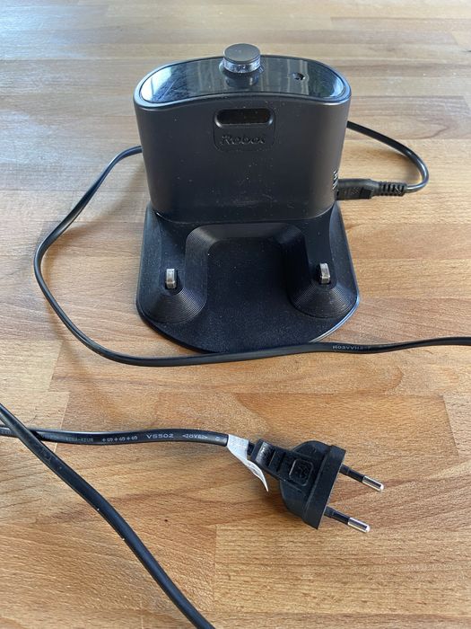 Robot odkurzający sprzątający firmy iRobot Roomba e5