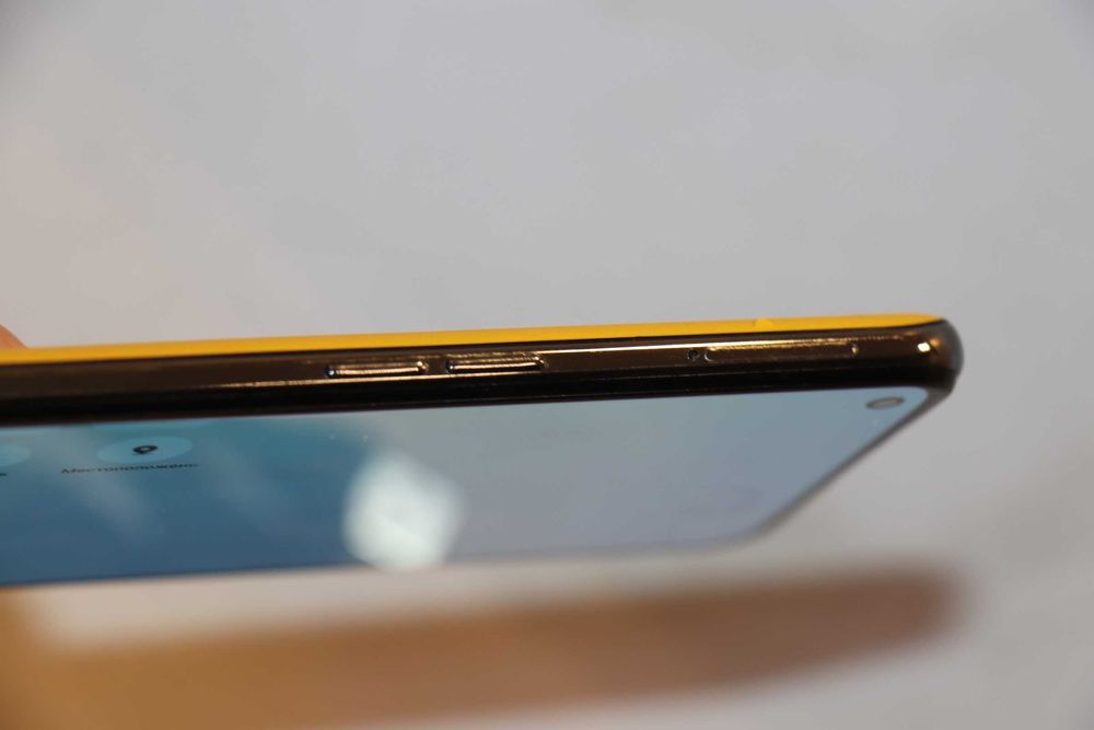 Realme GT 5G 8/128 GB Yellow, отличное состояние! Наложка