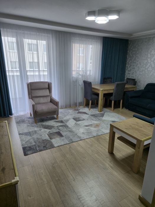 Ciche mieszkanie z dużym tarasem. Szmaragdowa 13. Winda