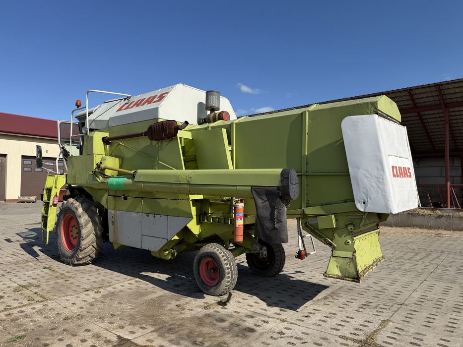 Claas Dominator 76