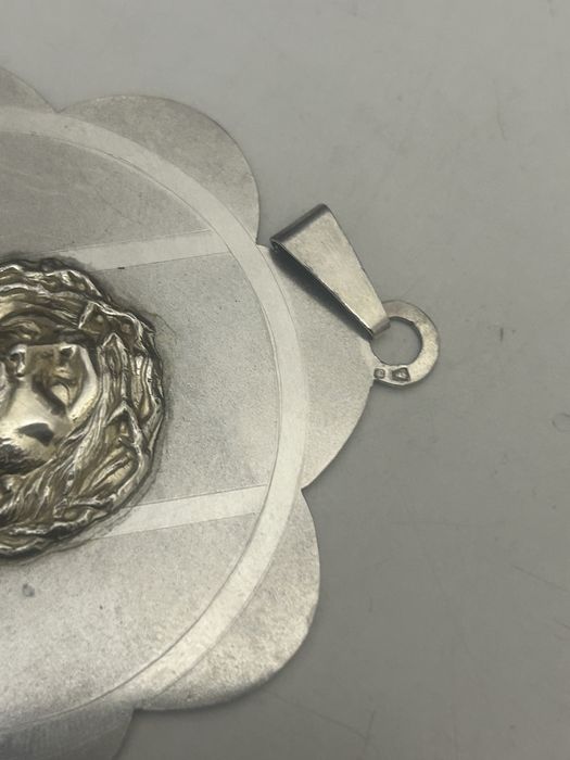 Grande Medalha em prata com Cristo