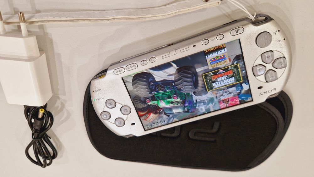 Sony PSP-3000 64гиг 127игр+чехол!