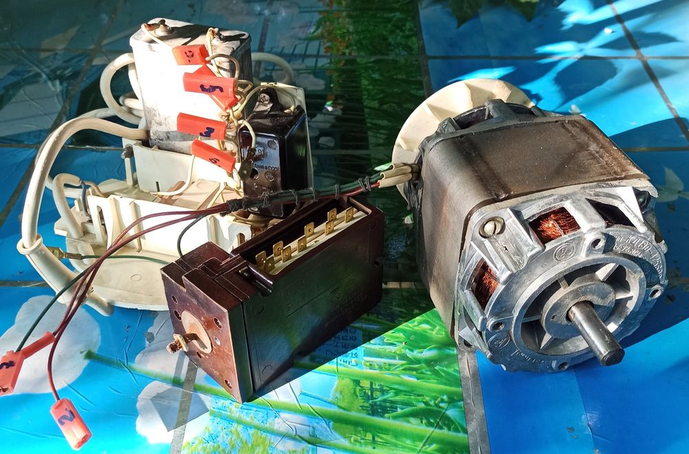 Двигун в зборі пральної машини