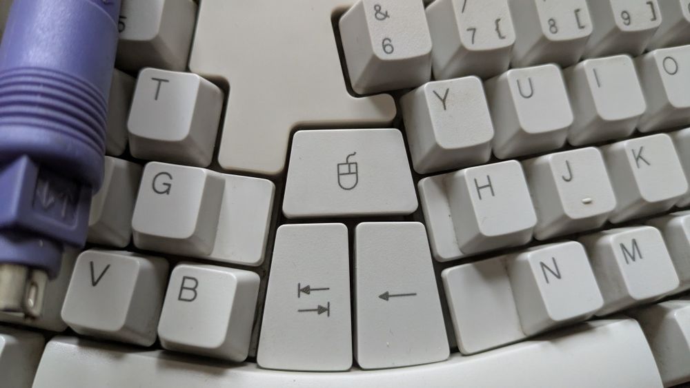Teclado Ergonómico Trust Ergo Track Keyboard