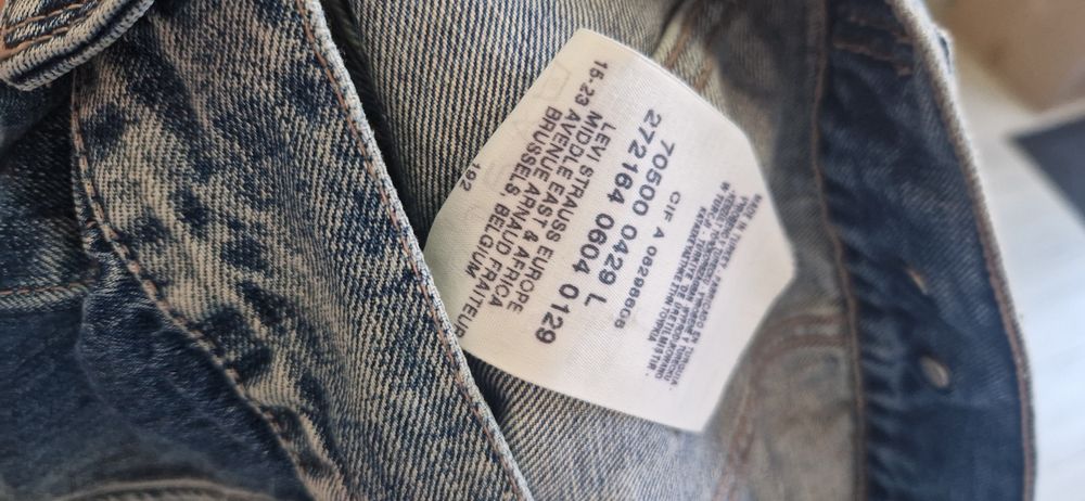 Levis  L.      .