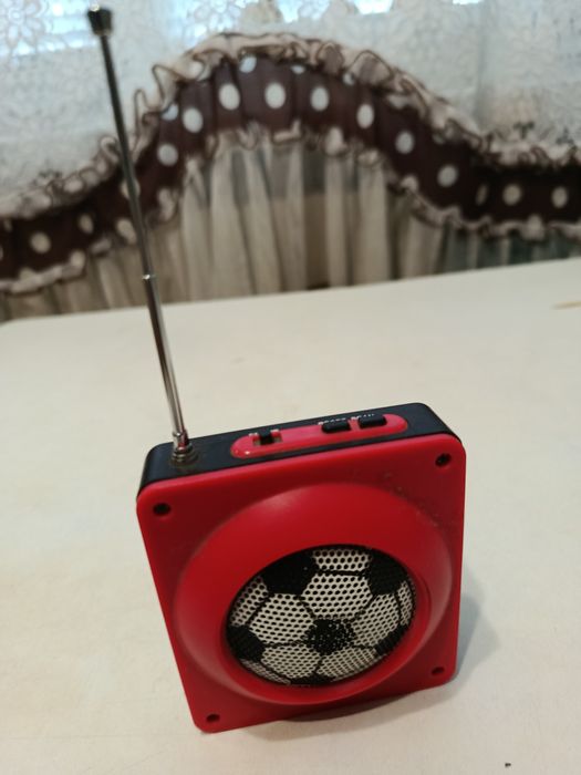 Радіоприймач автономний з самопідзарядкою