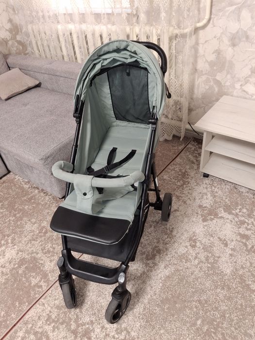 Прогулянкова коляска