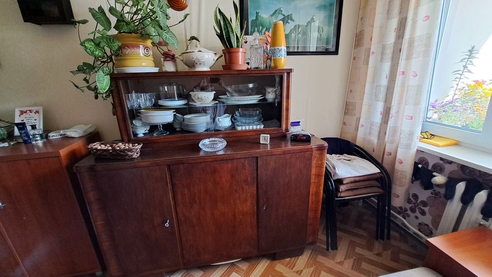 Stary zabytkowy kredens