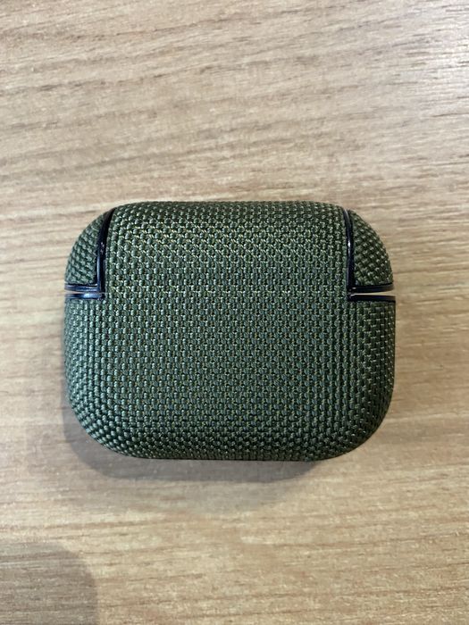 Чехол на Apple AirPods 4