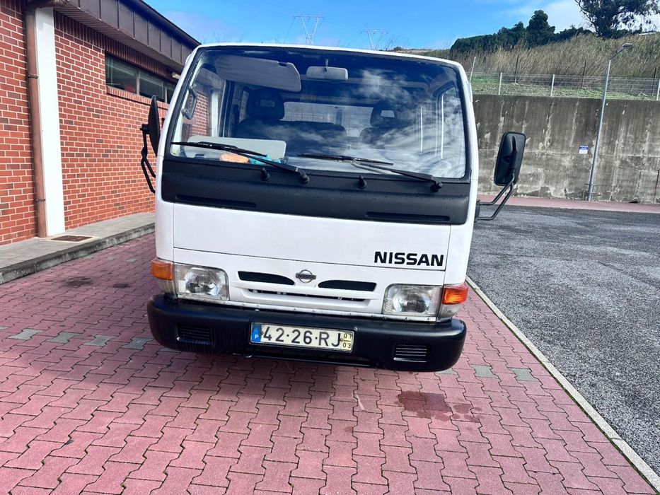 Nissan Cabstar Ligeiro 3.500 kg | 6 lugares | 181.000 km