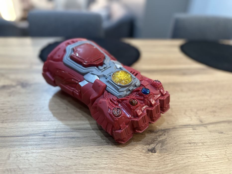 Marvel Rękawica Thanosa Avengers inteaktywna