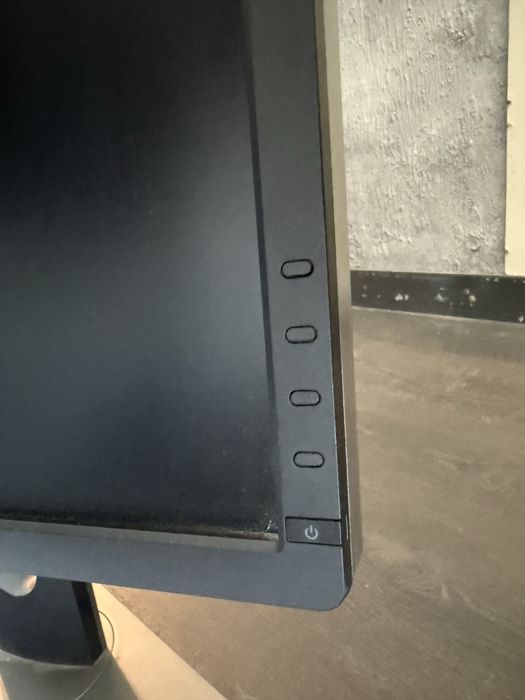 адежный профессиональный монитор Dell UltraSharp U2412Mc (24", IPS, 1920x1200)