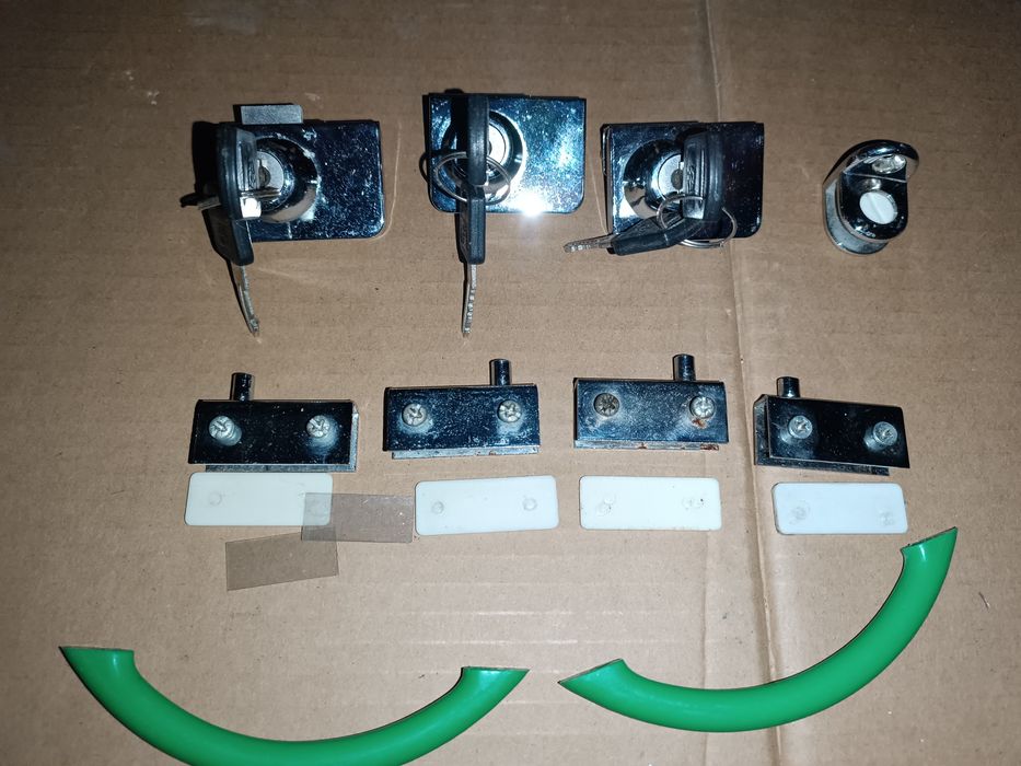 Продам фурнітуру для меблів.