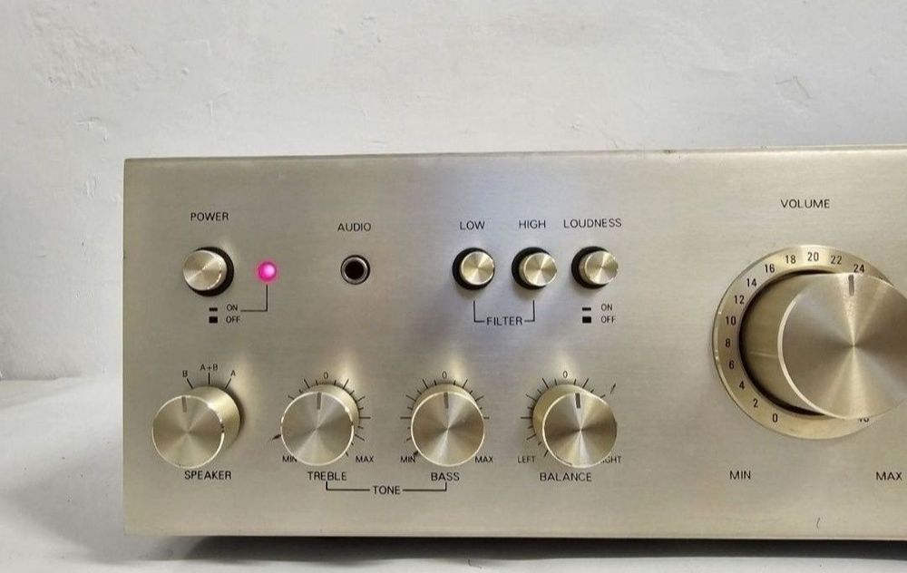 Hi- Fi Wzmacniacz stereo Magnum 2000.