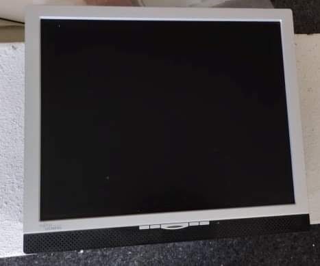 Monitor Fujitsu 17"