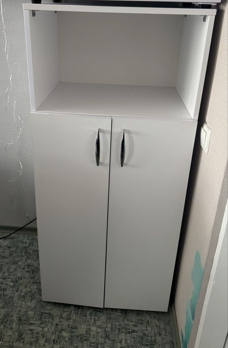 Продам стіл, тумбу та поличку