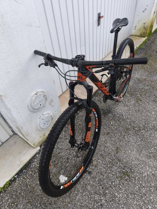 Bicicleta BTT carbono