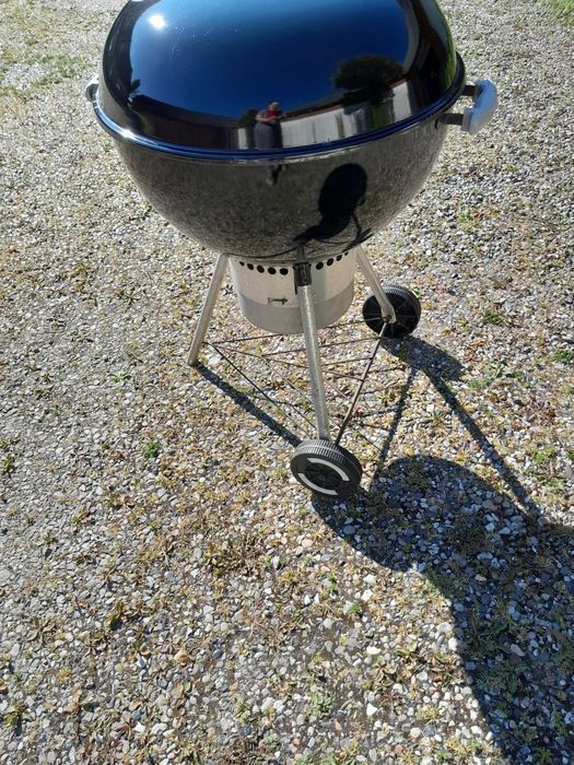 Sprzedam grill  weber 57cm .Mozliwa wysyłka.