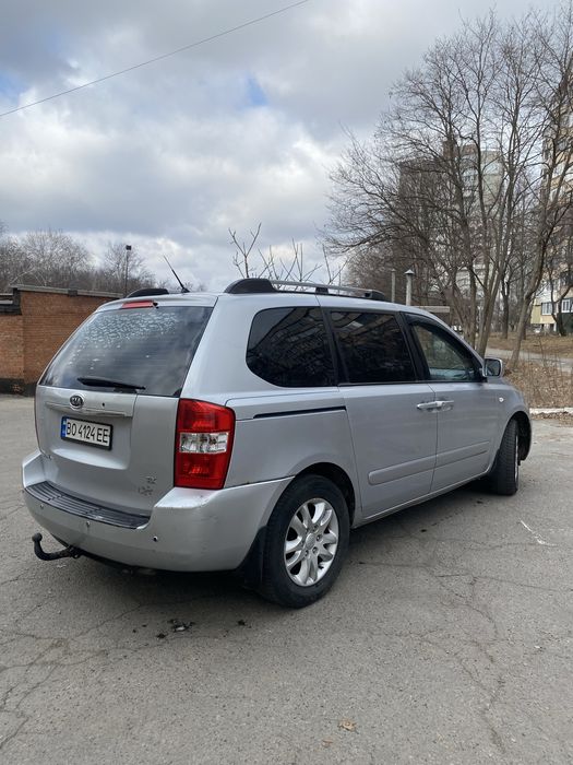 Продам Kia Carnival