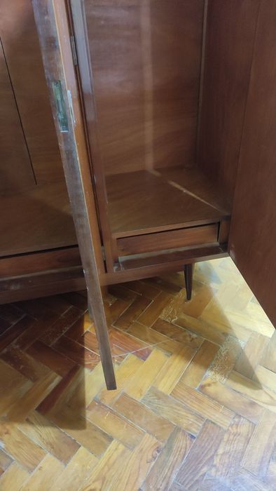 Vende-se roupeiro e cómoda em bom estado