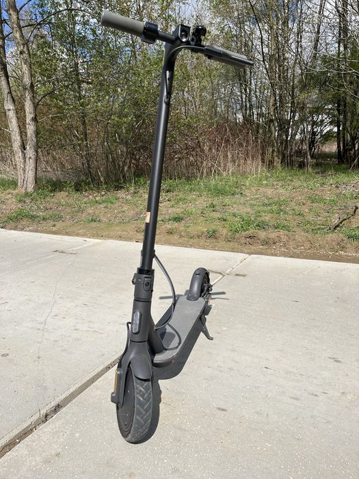 Hulajnoga elektryczna Xiaomi Mi Electric Scooter Essential