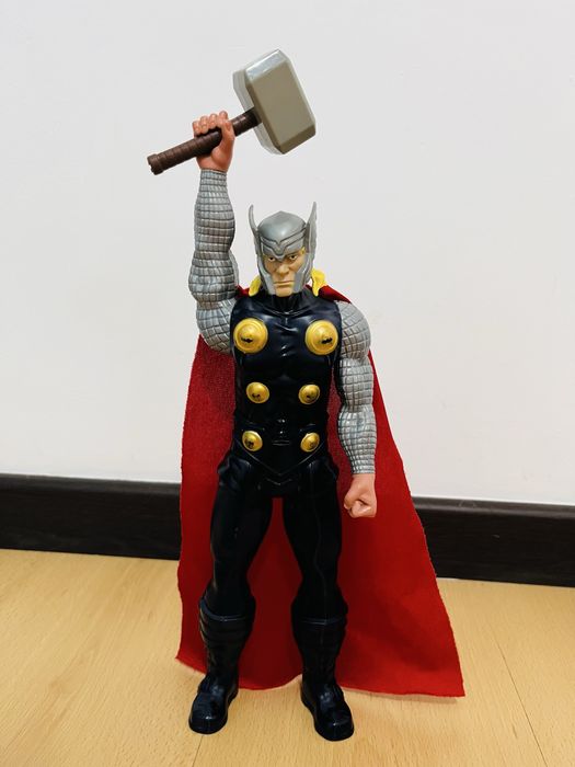 Bonecos Figuras Thor com Martelo