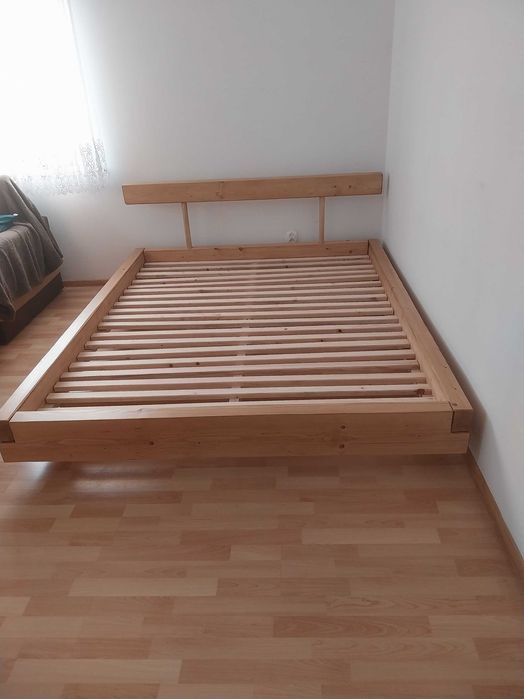 Łóżko lewitujące drewniane