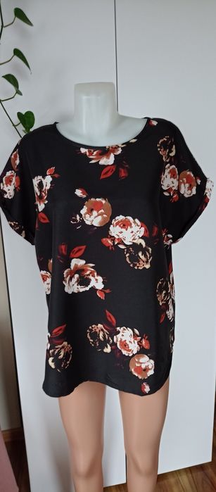 Czarna bluzka w róże z krótkim rękawem rozmiar 46 - ATMOSPHERE