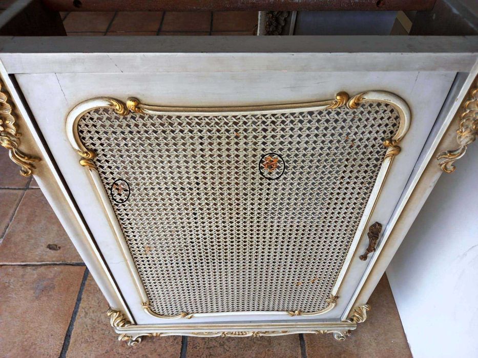 Armários/Estruturas de madeira p tapar/proteger RADIADORES