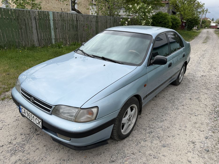 Toyota Carina E у гарному стані!