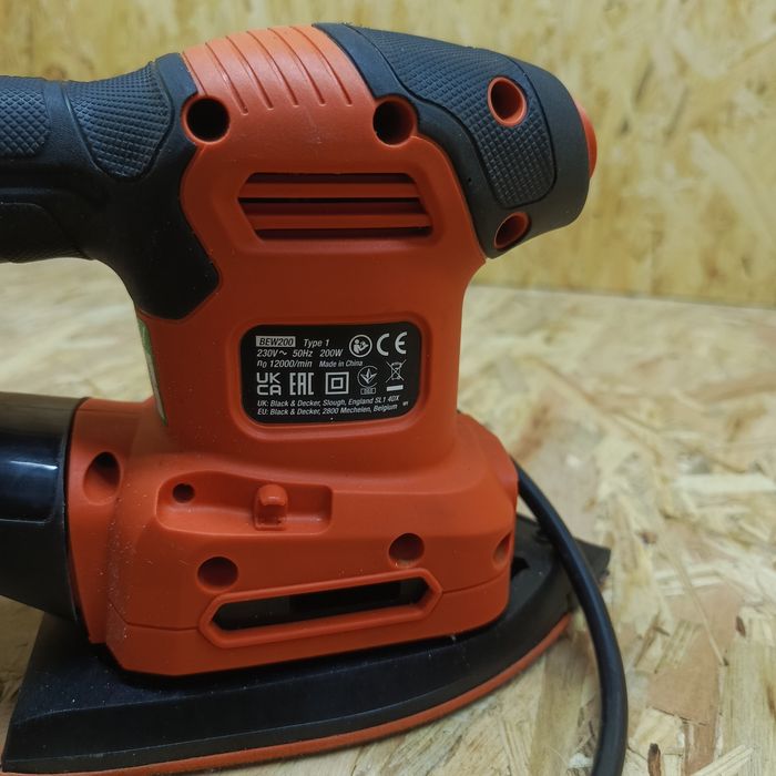 Szlifierka oscylacyjna Black decker bew200