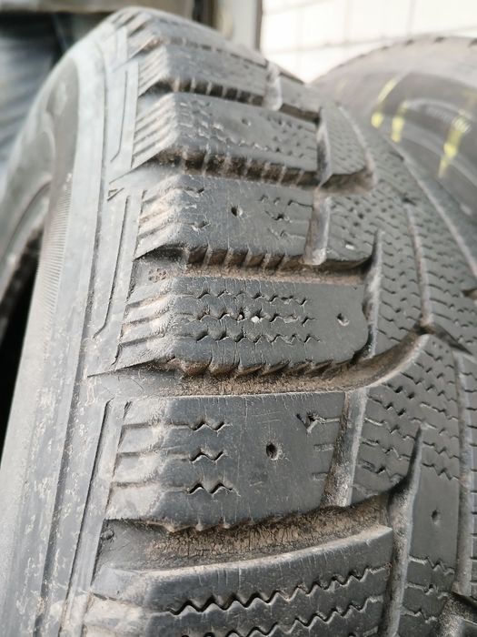 Шини 215.60.16 продам