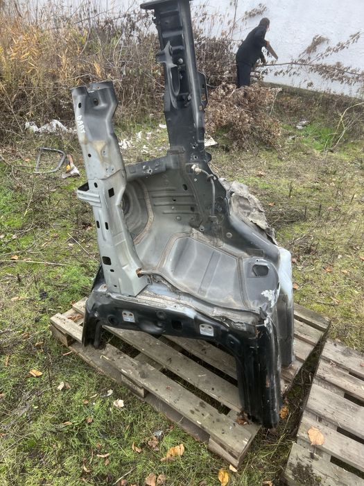 Четверть перед правая додж дарт 13год dodge dart