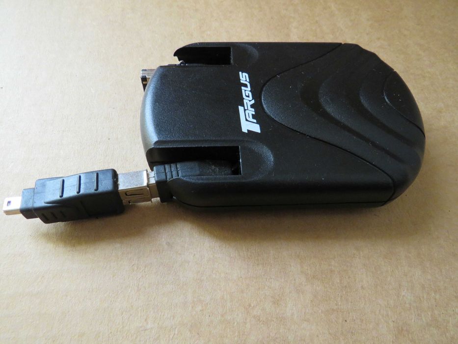 Cabo FIREWIRE plano/flat extensível/retrátil Marca TARGUS Estado novo.