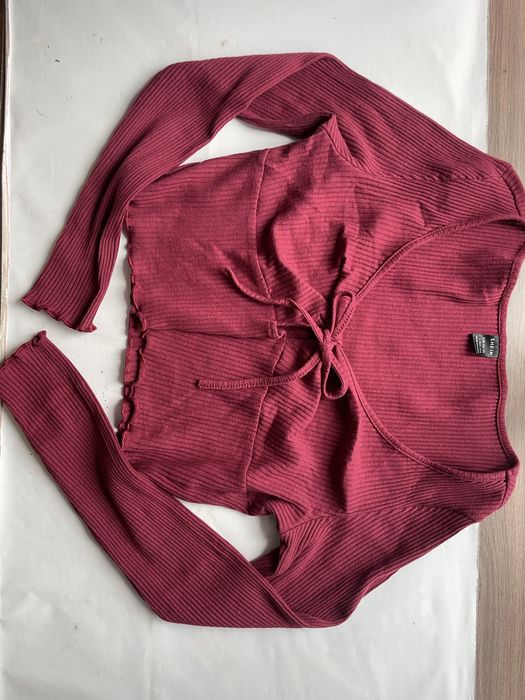 червоний короткий  топ