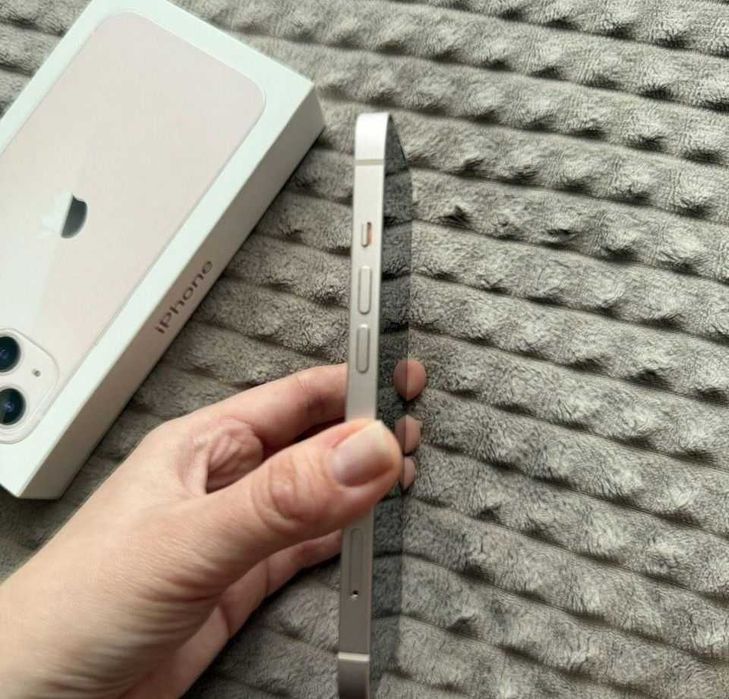 iPhone 13, 256 ГБ у подарунок чохли