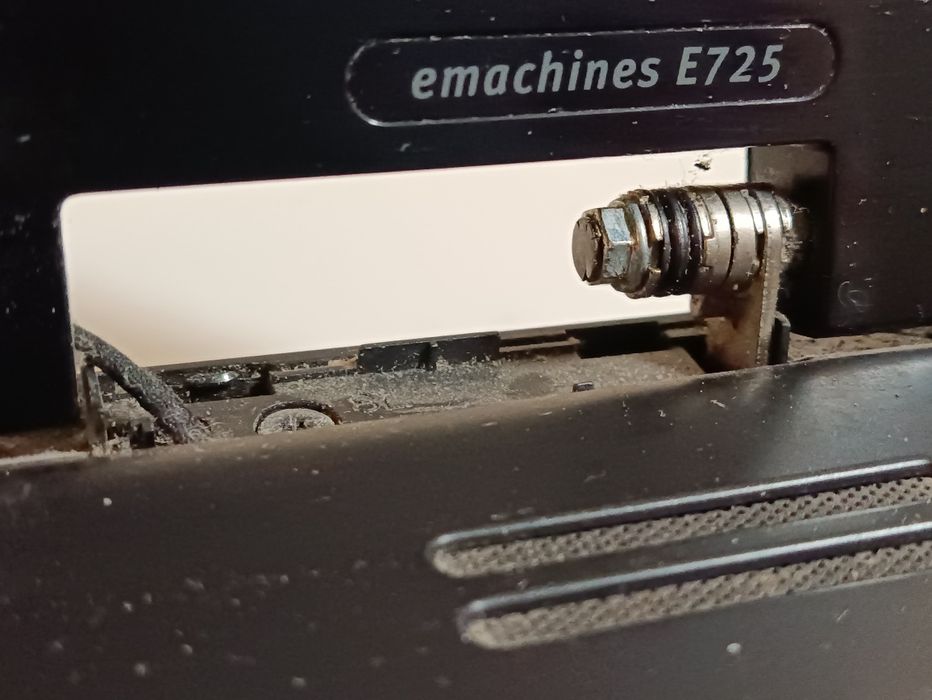 Laptop Acer Emachines E725 | T4200 | 1x2 GB RAM | DVD | 15,6" HD