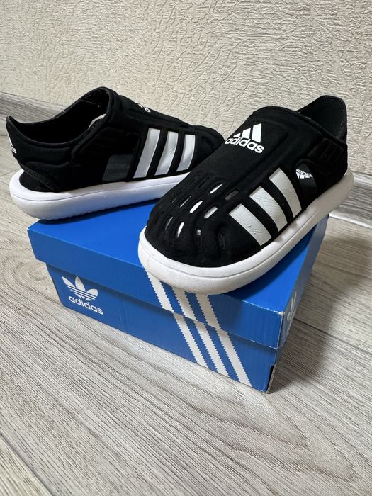 Босоніжки adidas 2 пари+Crocs