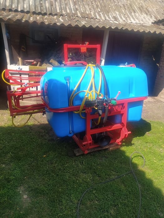 Продам оприскувач на 800л.захват 14м!