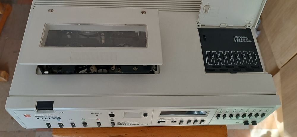 Продам відеомагнітофон ВМ12