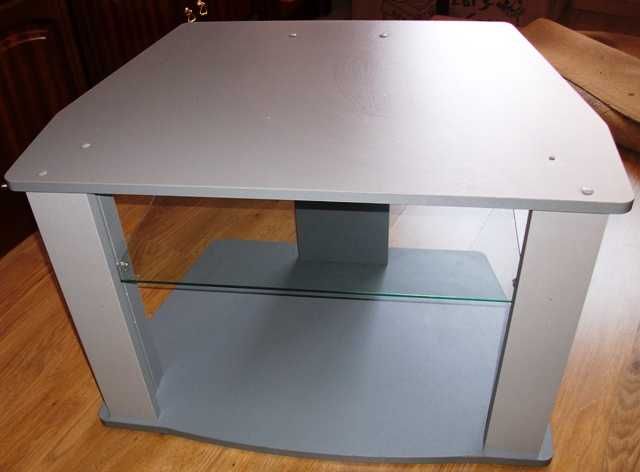 Móvel para TV e aparelhagens, som, video ou outros.