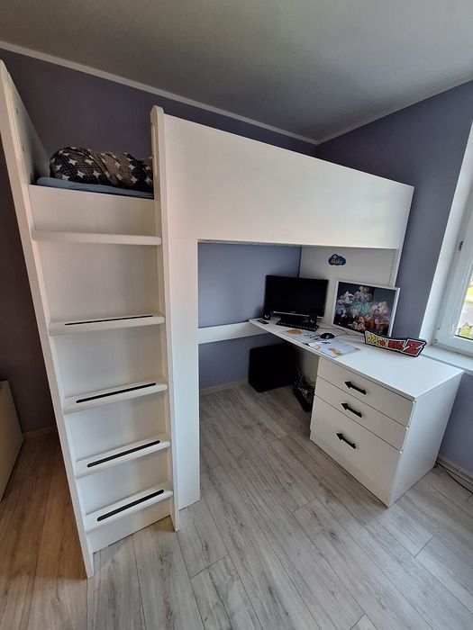 Łóżko na antresoli z biurkiem  IKEA Smastad