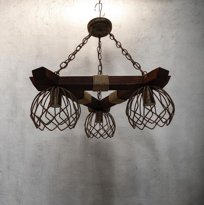 Люстра з дерева на 3 плафони.